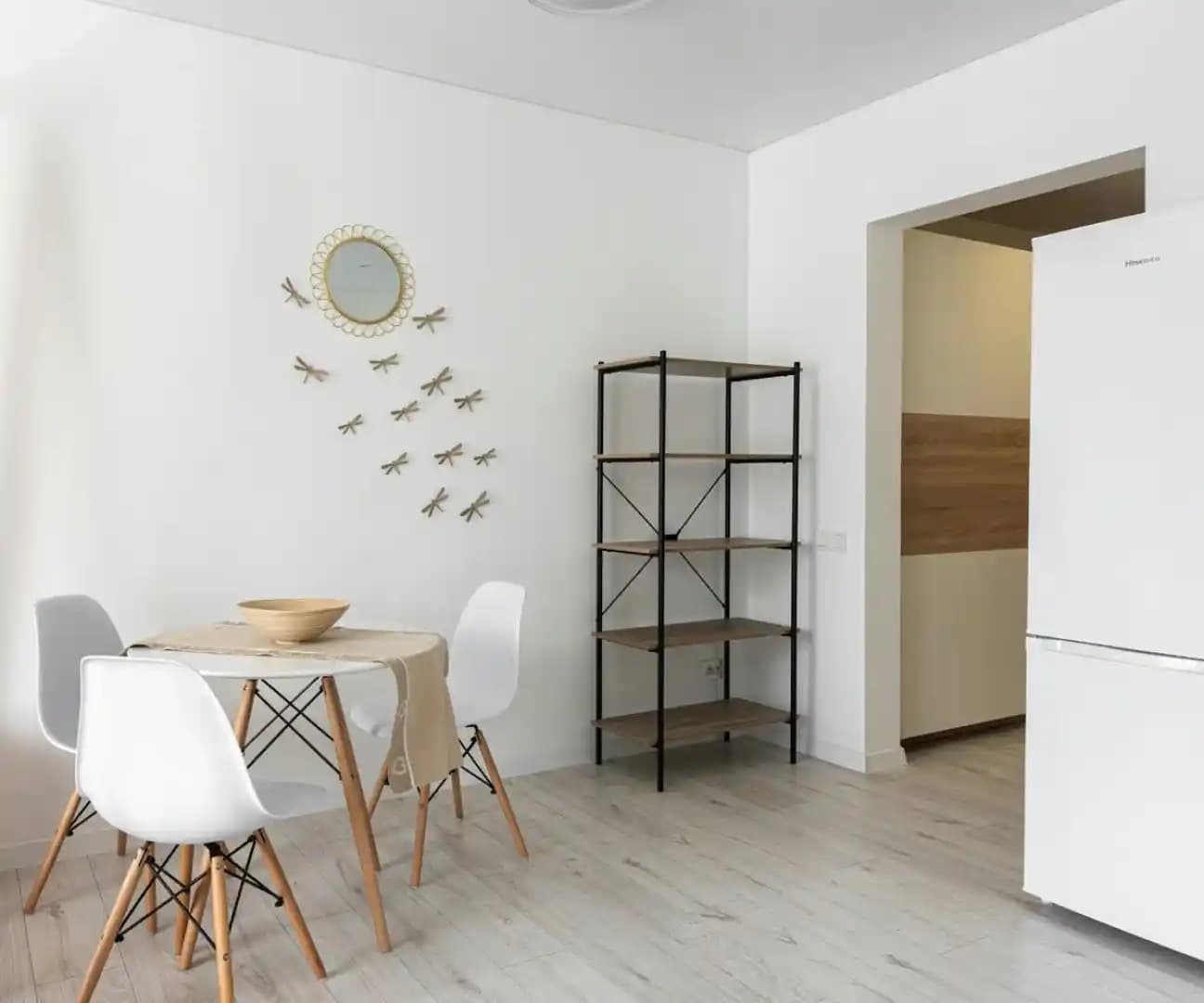 Ev Dekorasyonunda Beyaz Duvar, Boya ve Duvar Kağıdı Seçimi Arasındaki Farklar ve Uyum