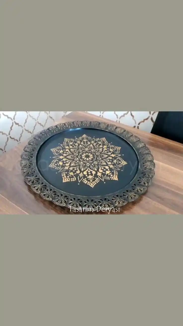 Metal Tepsi ve Benzeri Objeleri Duvara Güvenli ve Estetik Şekilde Asma Yöntemleri