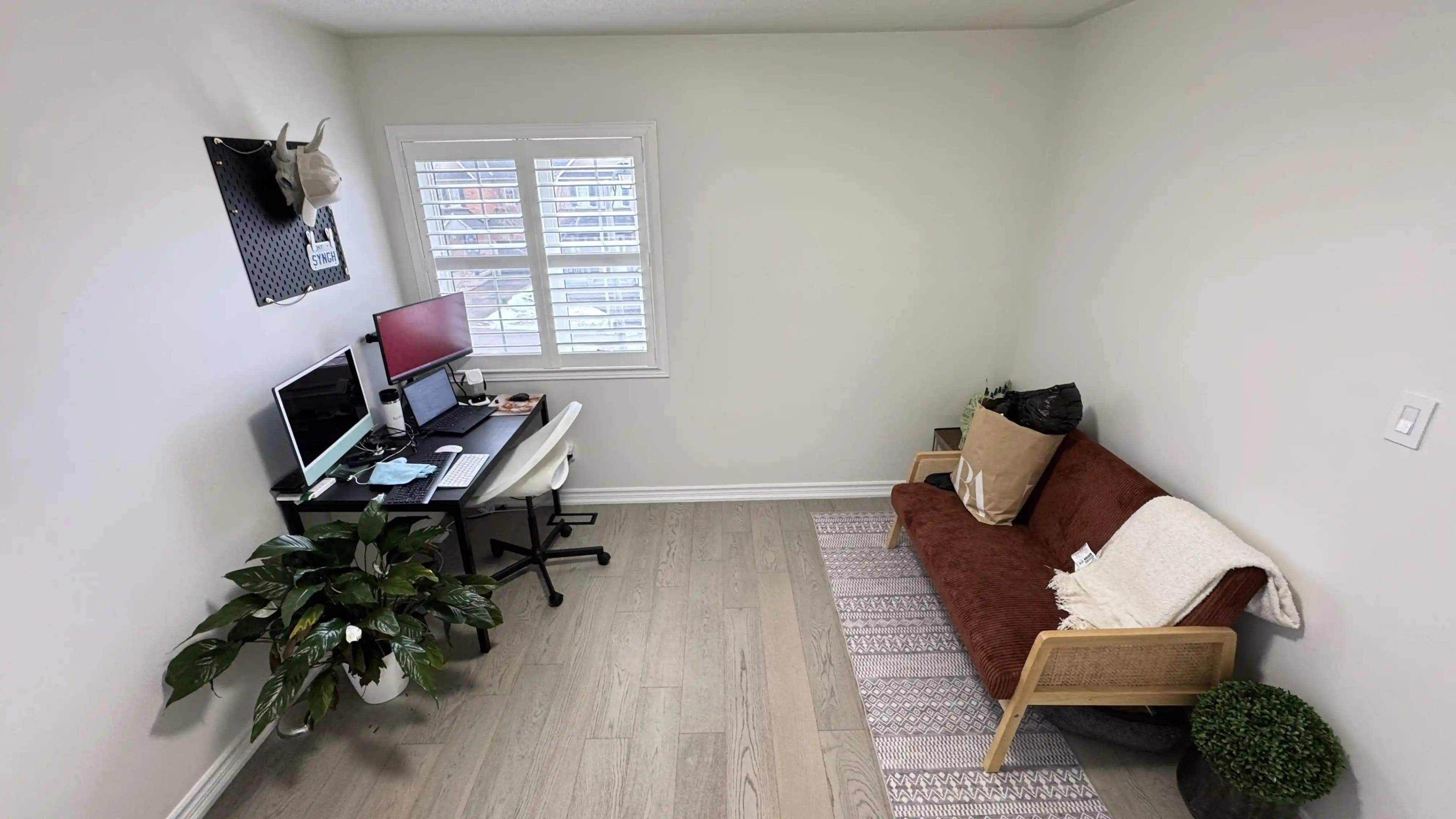 Odanızı Estetik ve Fonksiyonel Hale Getirmek İçin Duvar Boyası Olmadan Pratik Çözümler