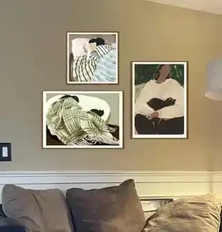 Oturma Odası İçin Sanat Seçimi: Tek Büyük Parça mı Yoksa Birkaç Küçük Parça mı Tercih Edilmeli?