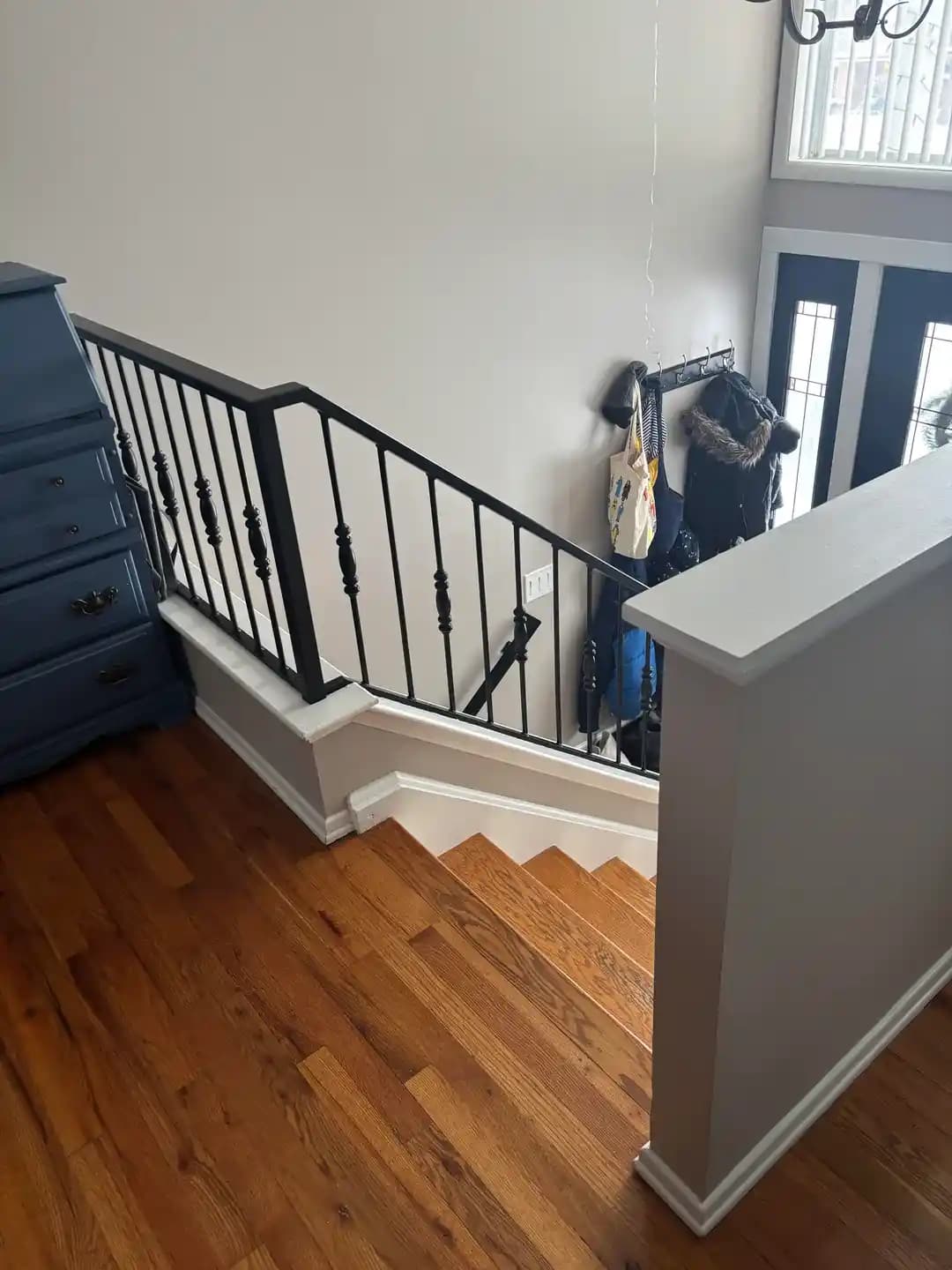 Raised Ranch (Split Level) Evlerde Yarım Duvar Dekorasyonu ve Güvenlik Önerileri