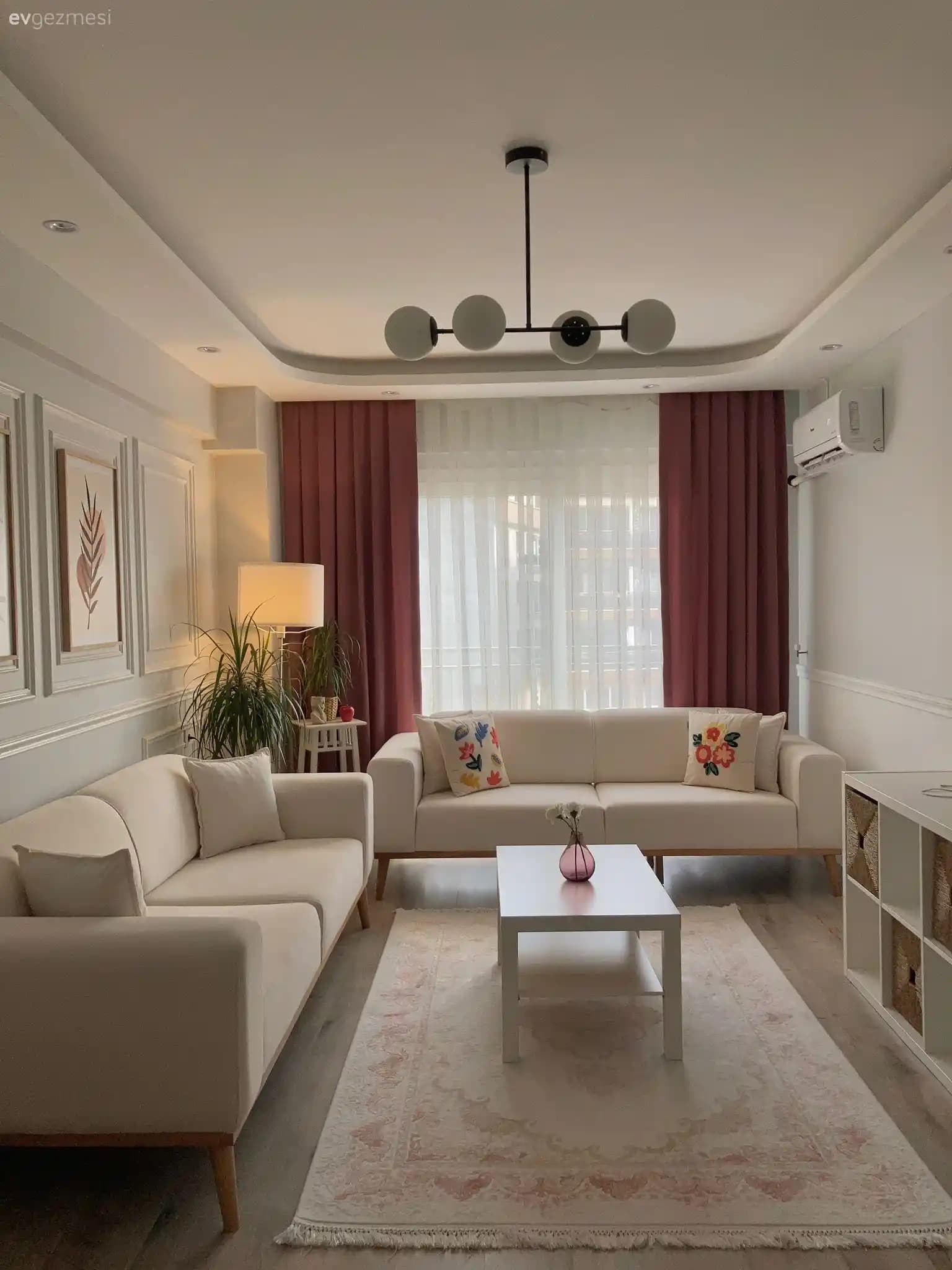 Salon Dekorasyonunda Pembe Koltuk Kullanımı ve Renk Uyumu İçin Pratik Öneriler