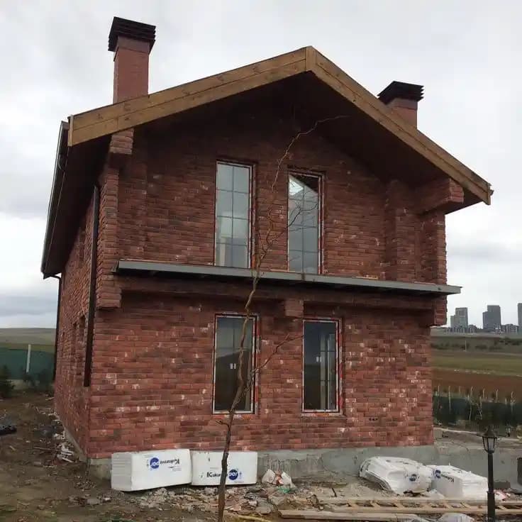 Tuğla Cepheyi Beyaza Boyamanın Estetik ve Yapısal Etkileri Üzerine Değerlendirme