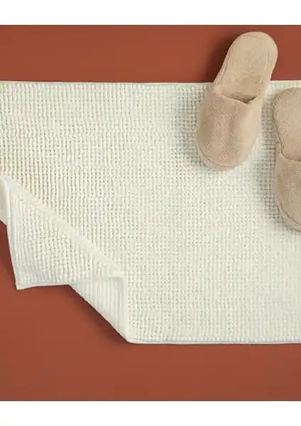 Banyo Paspası Karşılaştırması: Polyester ve Peluş Modelleri Hakkında Detaylı Bilgi