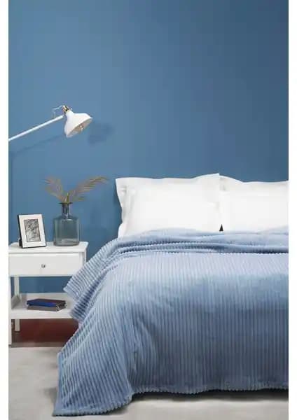 Karaca Home Joena İndigo ve Yataş Olenna Wellsoft Battaniye Karşılaştırması