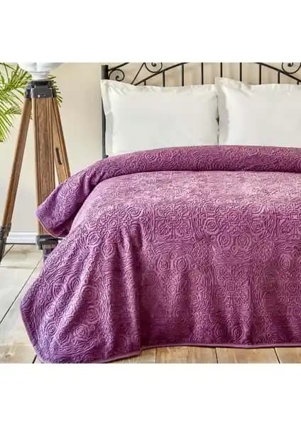 Karaca Home Scala Mürdüm ve Madame Coco Clementine Emboss Battaniye Karşılaştırması