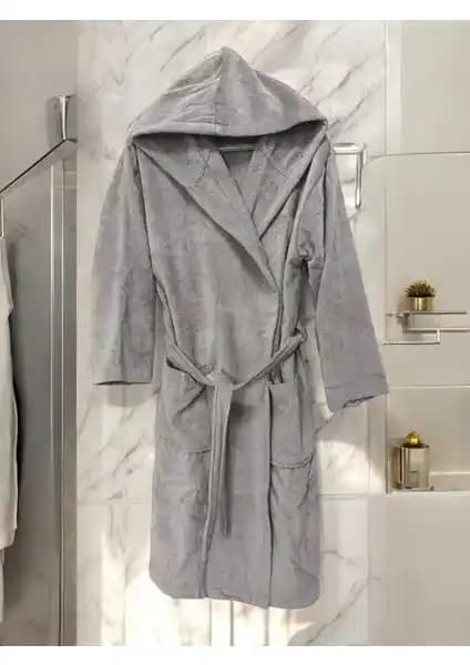 MySoft Home Kadife Kapüşonlu ve Oyalı Textile Çocuk Bornozlarının Detaylı Karşılaştırması