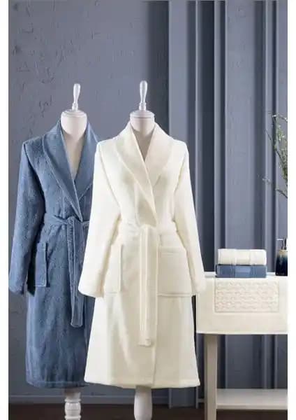 Özdilek Bornoz Setleri Karşılaştırması: Blossom İndigo-Krem ve Happy Aile