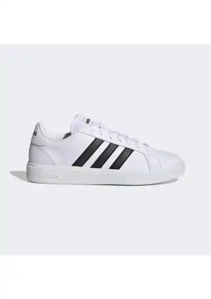 Adidas Grand Court ve Puma Skye Clean Karşılaştırması: Stil ve Konfor Analizi