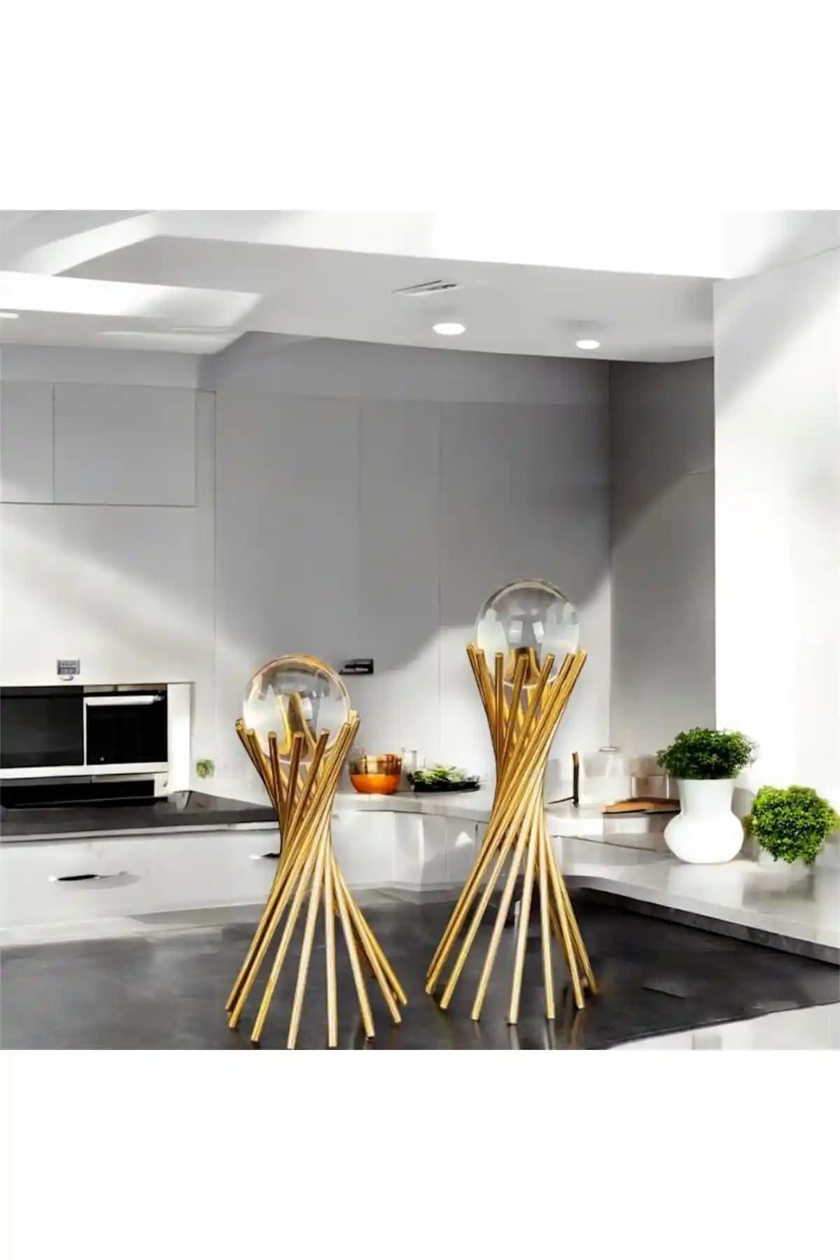 Farklıevim Gold Ayaklı Küre: Şıklık ve Estetik İçin İdeal Seçim