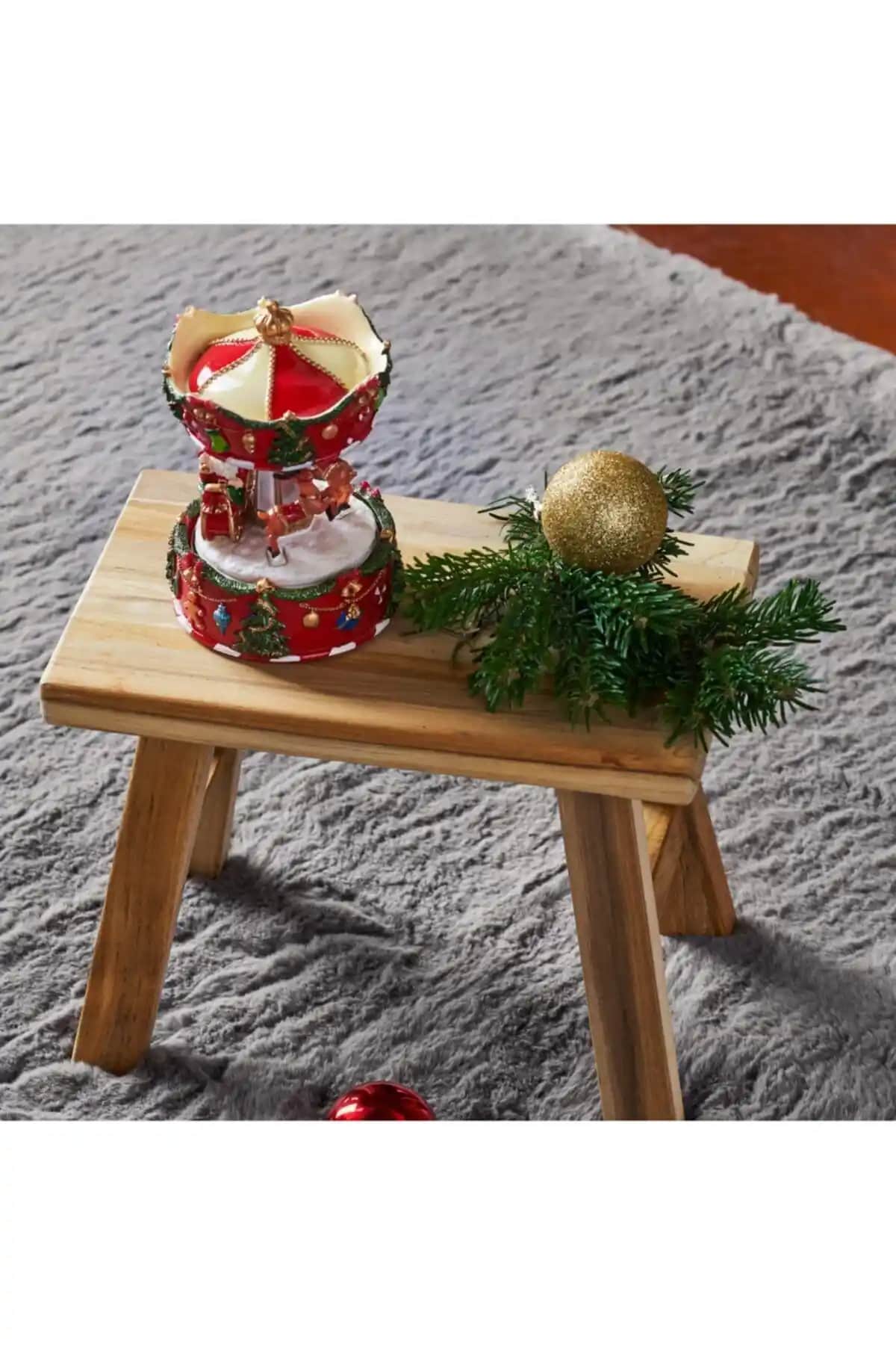 Karaca Home Müzikli Yılbaşı Obje: Şık ve Fonksiyonel Dekor