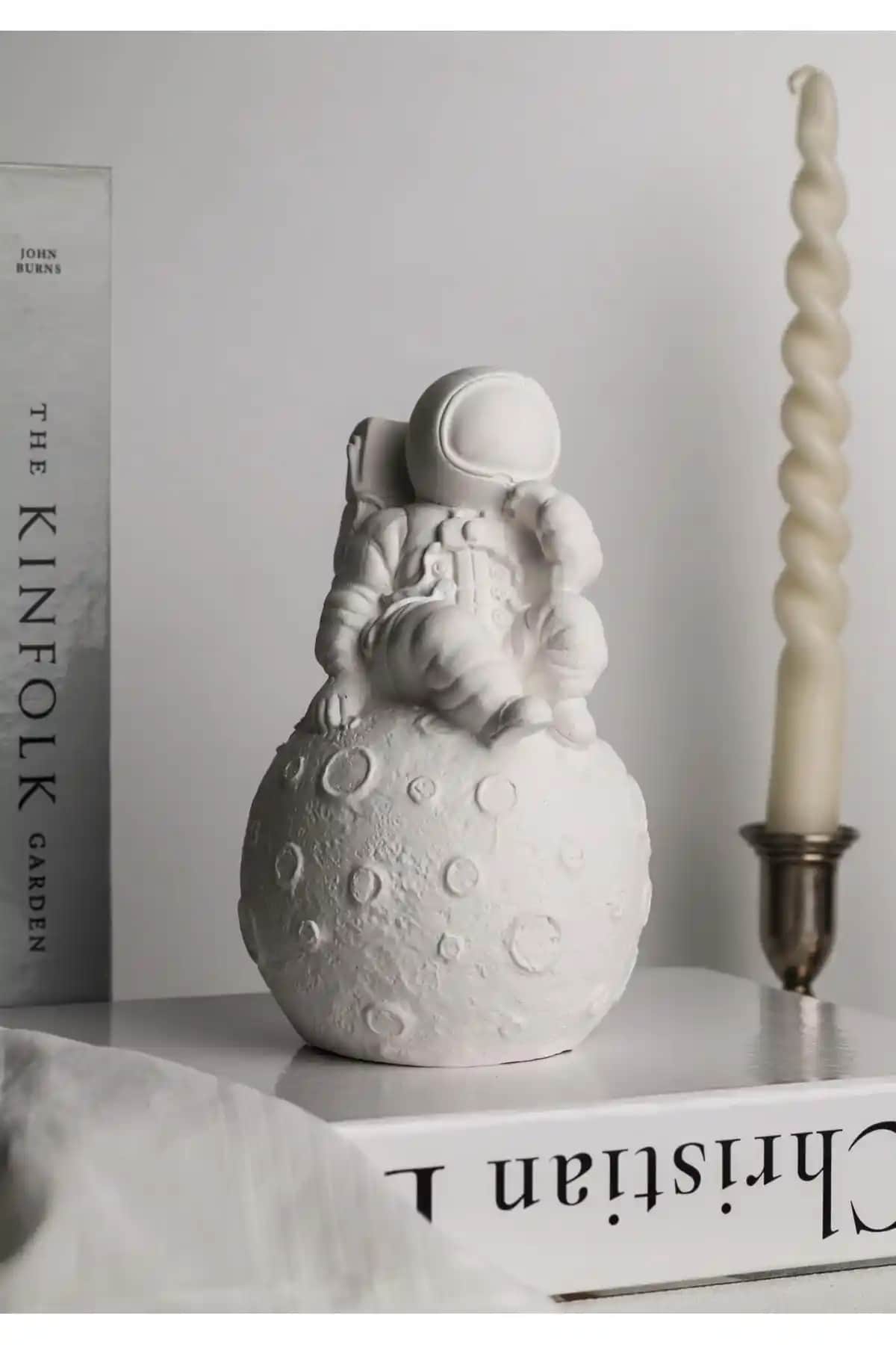 LALEZEN HOME Düşünceli Astronot Dekor Kitaplık Rafı İncelemesi