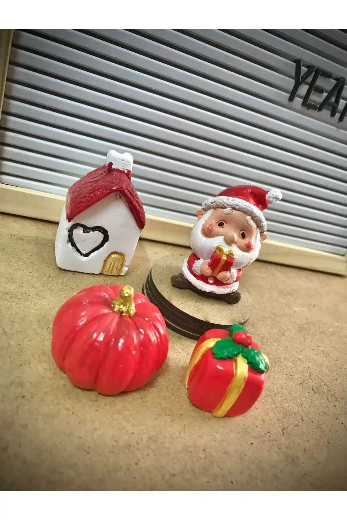 Minik Mucizeler: Mini 4’lü Yılbaşı Bibloları ile Ev Dekoru