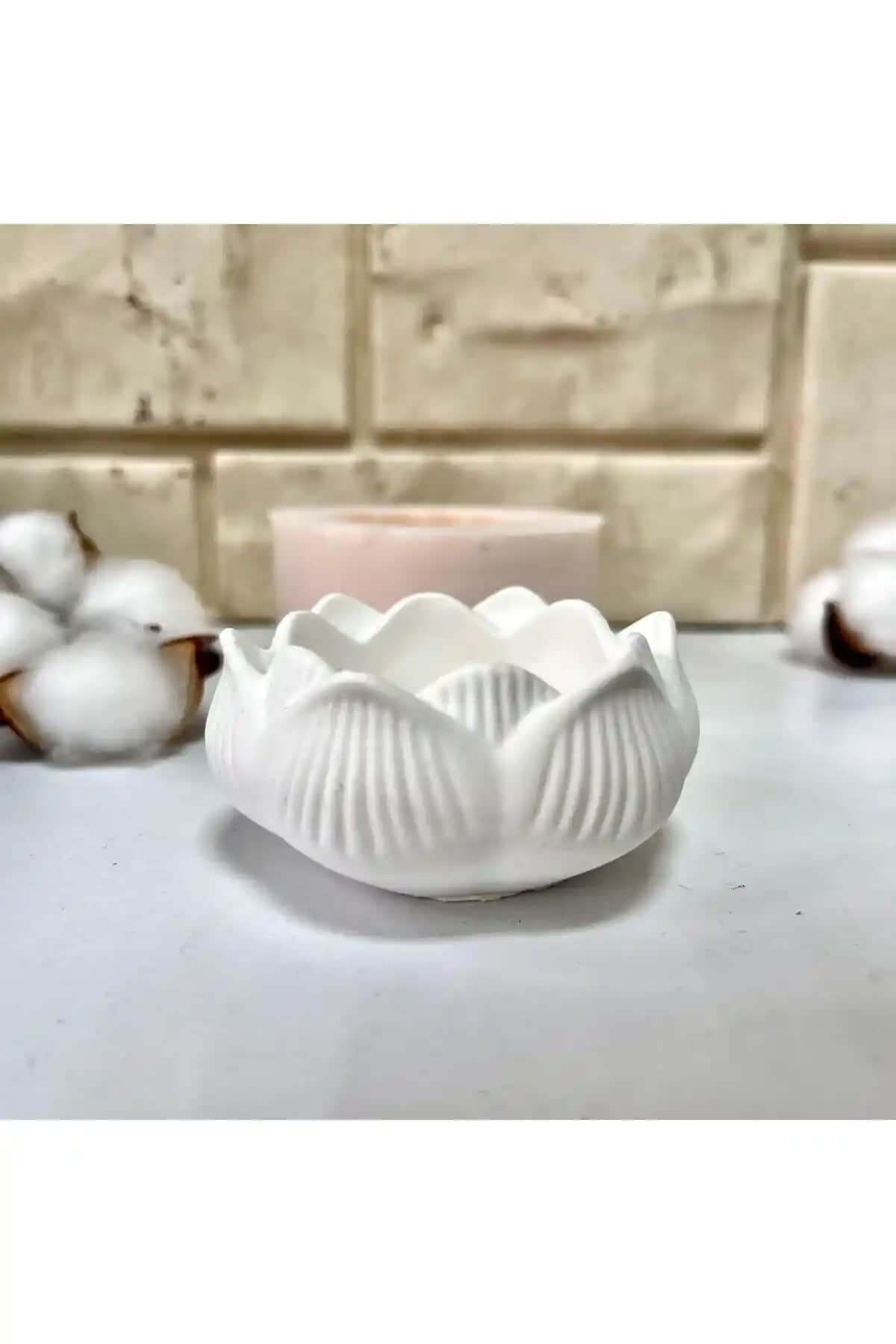 Atölye Eda Dem Lotus Mumluk ve WAMMOLDS Geometrik Katlı Mumluk Karşılaştırması