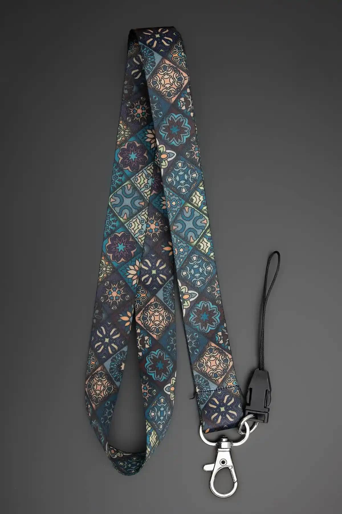 Boyun Askısı Karşılaştırması: Etnik Desen ve Uzay Galaksi Temaları Ürünleri