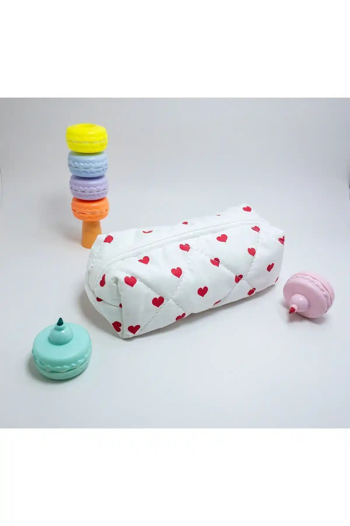 Elzripy Kalp Desenli Kalemlik ve M&B Papatya Kalem Çantası Karşılaştırması