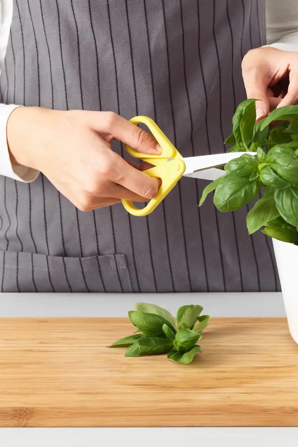 IKEA Markbart ve Sarı Mutfak Makası Karşılaştırması ve Özellikleri 2
