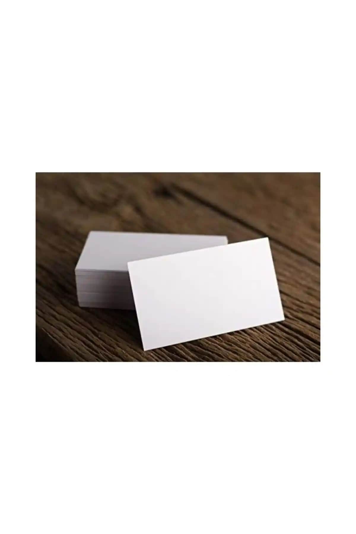 Kartvizit Seçenekleri Karşılaştırması: Baskısız ve Beyaz Kartvizitlerin Özellikleri