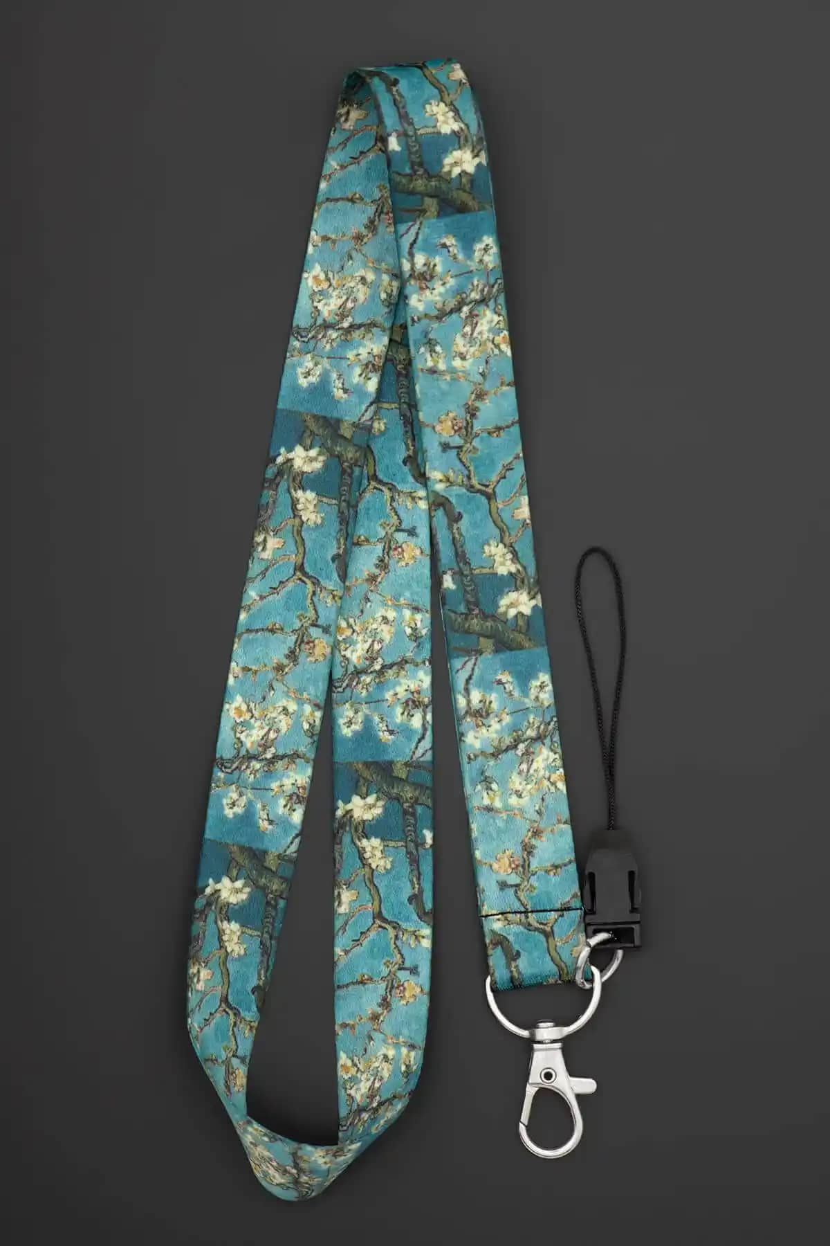 Kedi Desenli Boyun Askısı ve Yaka Kartı Karşılaştırması: Özellikler ve Kullanıcı Yorumları