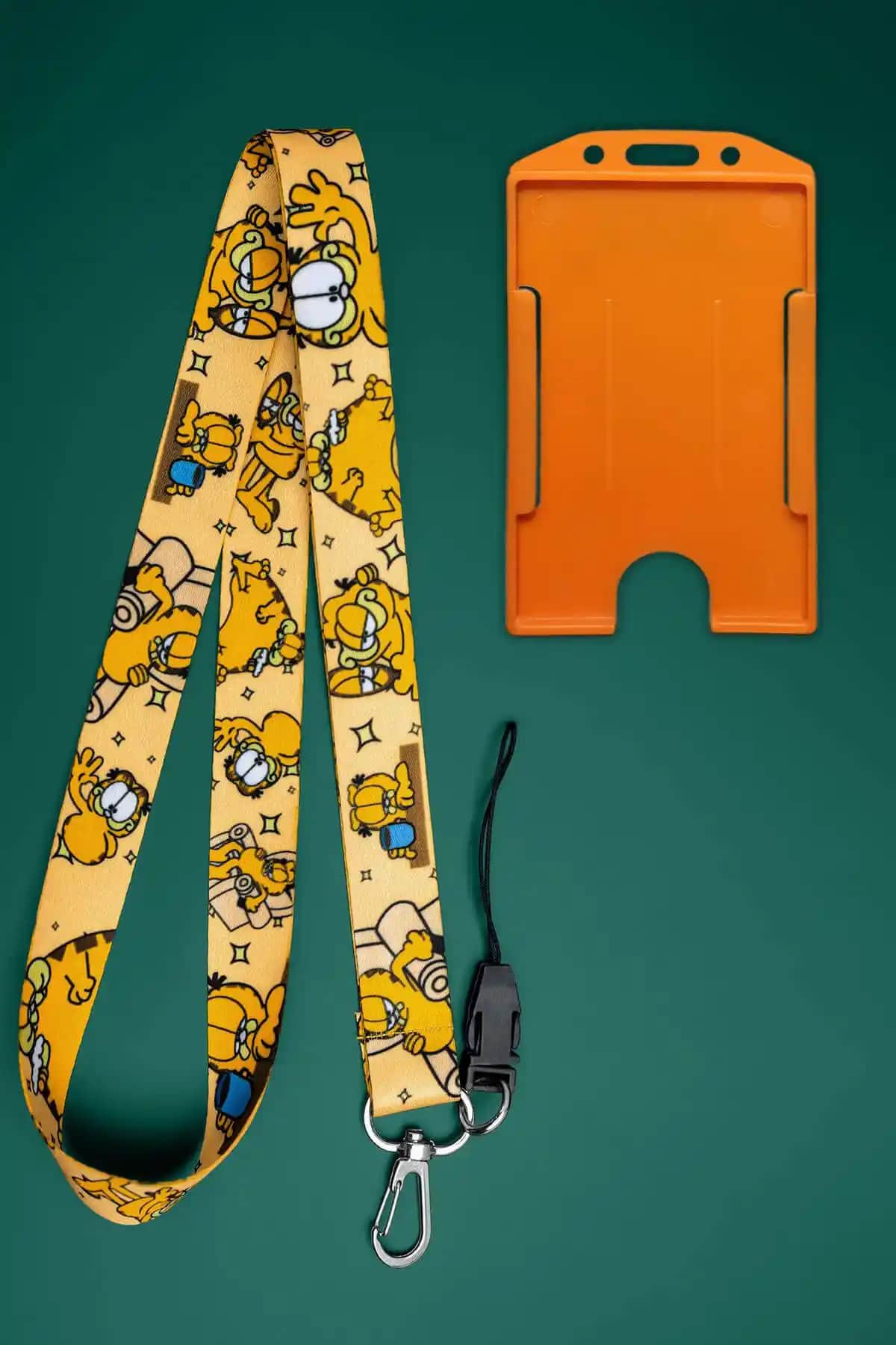 Kedi Temalı Boyun İpi Karşılaştırması: Garfield ve Nyan Cat Modelleri Analizi