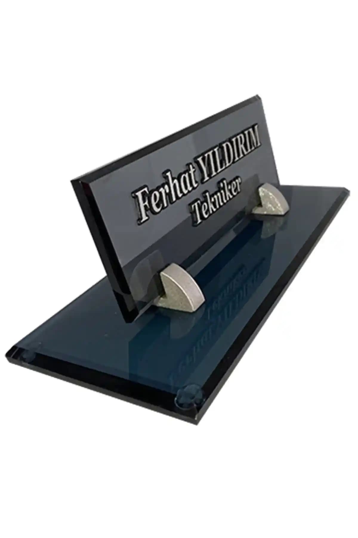 MERTKRİSTAL Masa İsimlikleri Karşılaştırması: Tasarım ve İşlevsellik Analizi