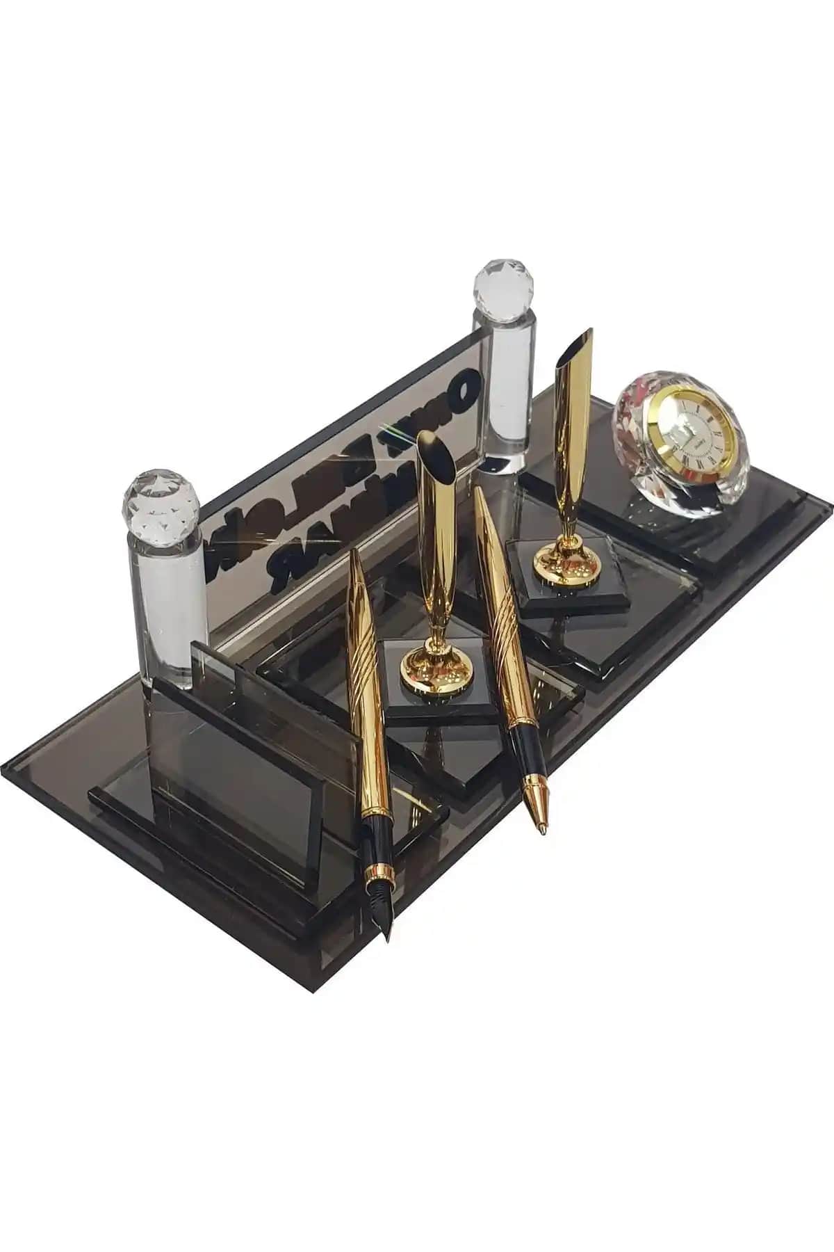 MERTKRİSTAL ve Sentez Masa Üstü İsimlikleri Karşılaştırması ve Seçim Rehberi