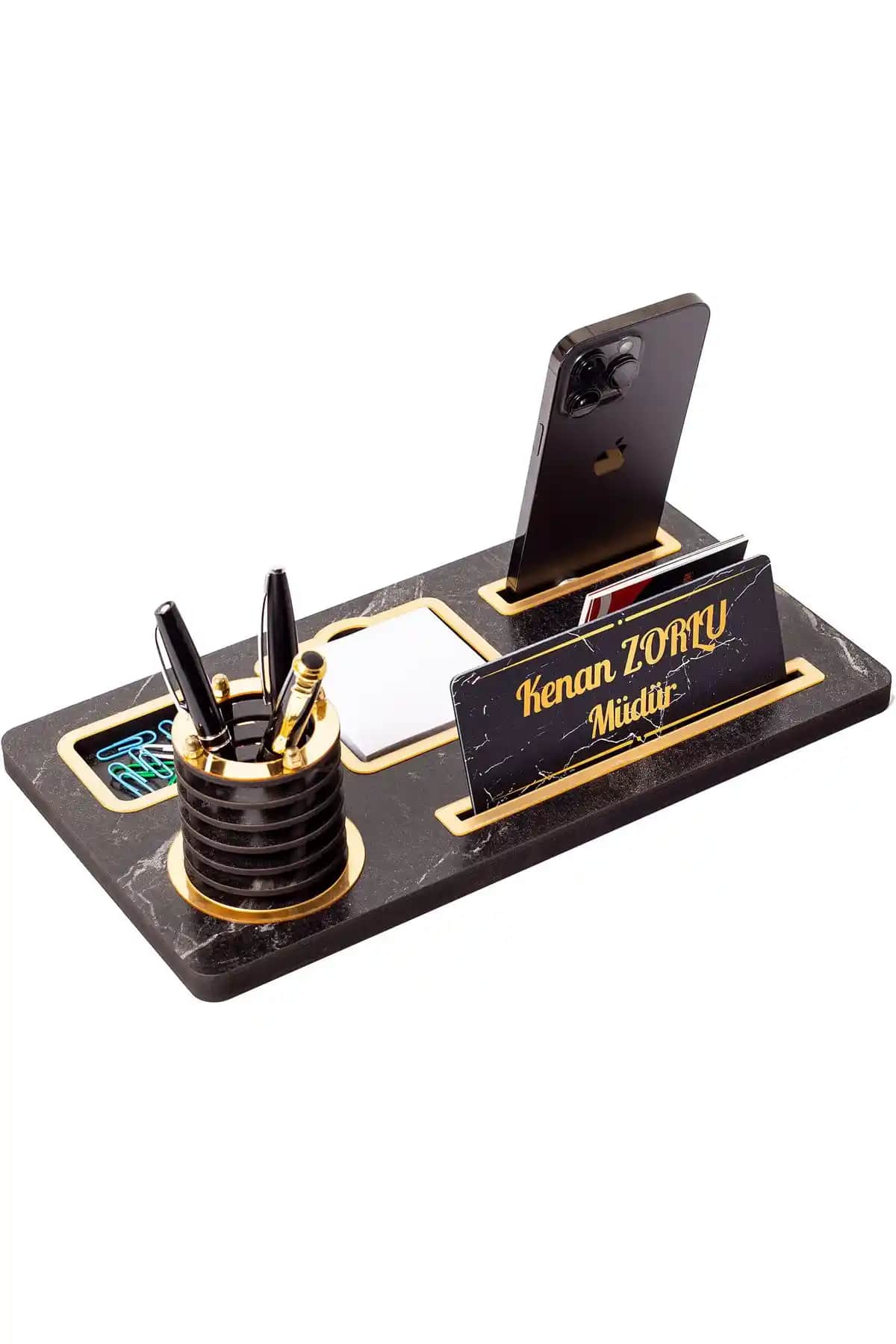 Ofis Masalarına Şıklık Katacak Ahşap ve Kristal İsimlik Karşılaştırması