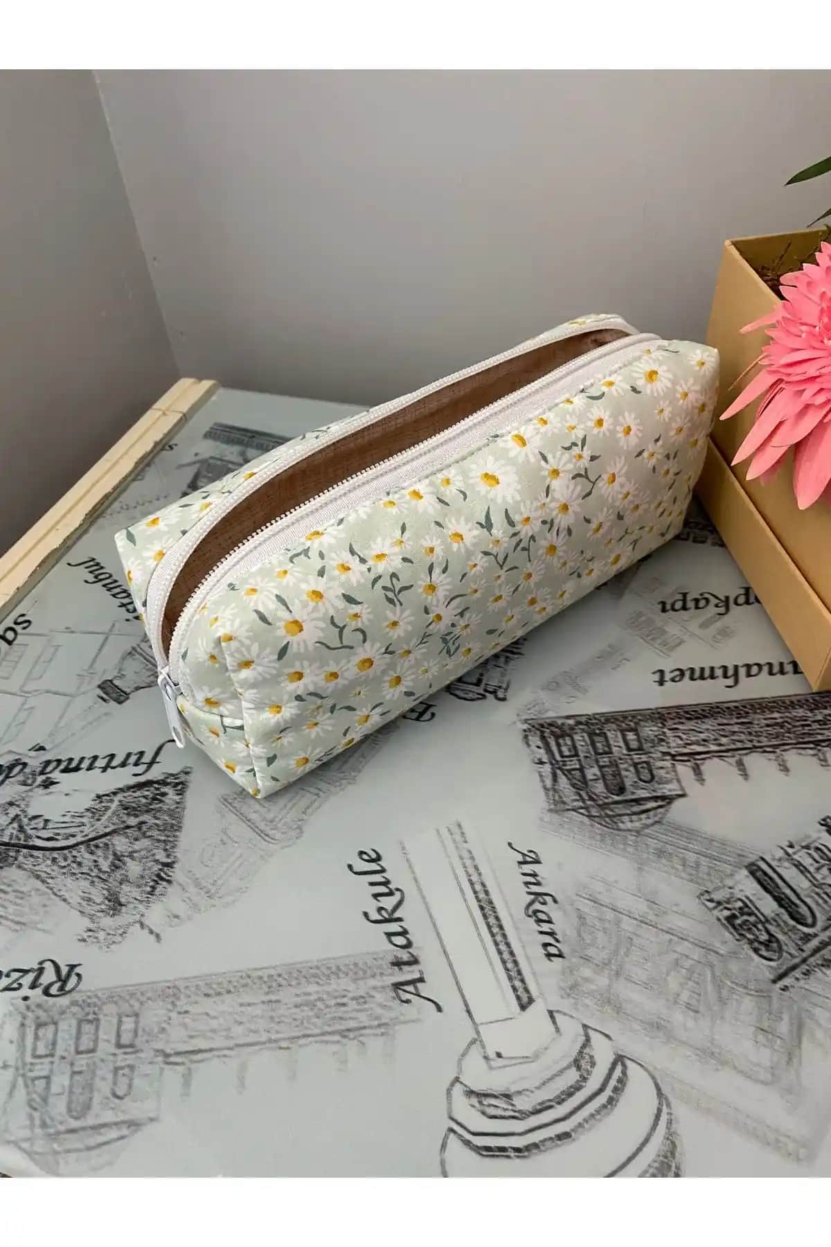 Yeşil Papatyalı ve PINKUE Kalemlikleri Karşılaştırması Hangi Model Daha Uygun