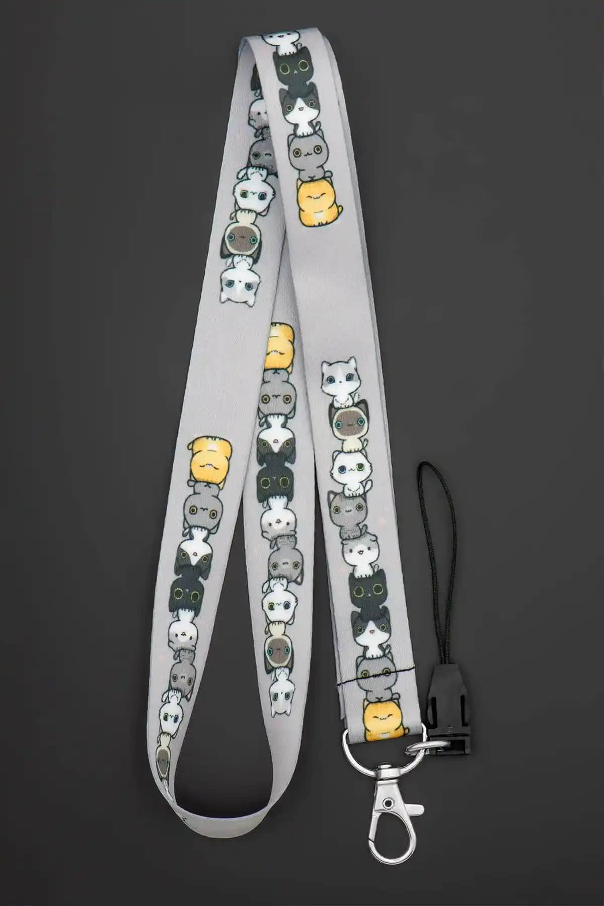 Apptakı Gri Yavru Kediler Temalı Boyun Askısı: Şık ve Dayanıklı Telefon Aksesuarı
