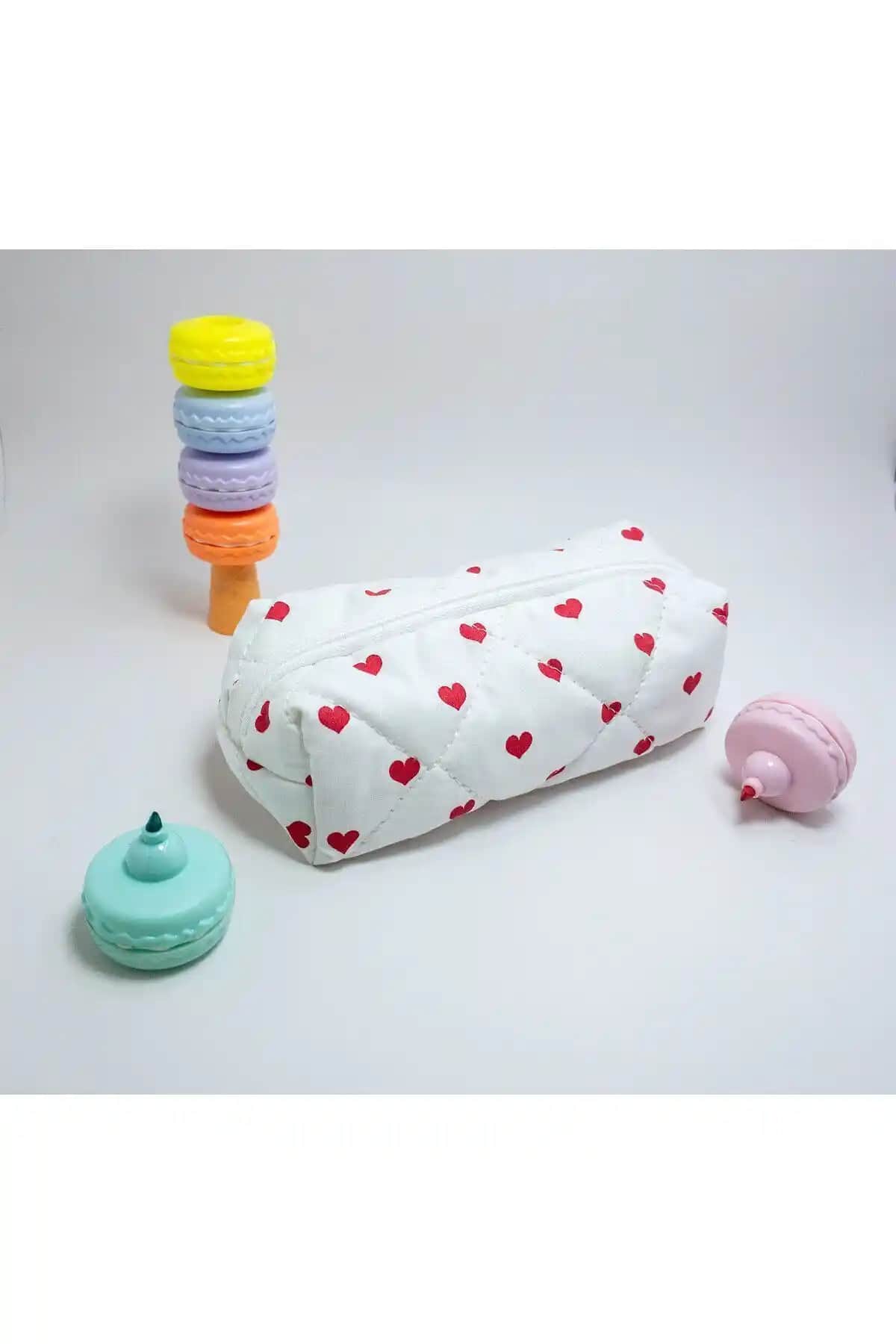 Elzripy Kalp Desenli Tek Bölmeli Kalemlik: Şık ve Dayanıklı Ofis ve Hobi Malzemeleri