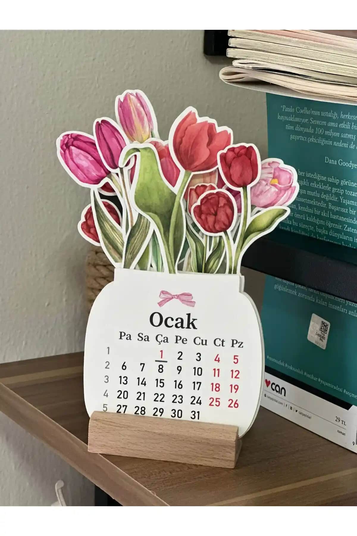 Etiketçi Paşa 2025 Ahşap Ayaklı Mini Takvim Modern Ofis ve Dekorasyon İçin