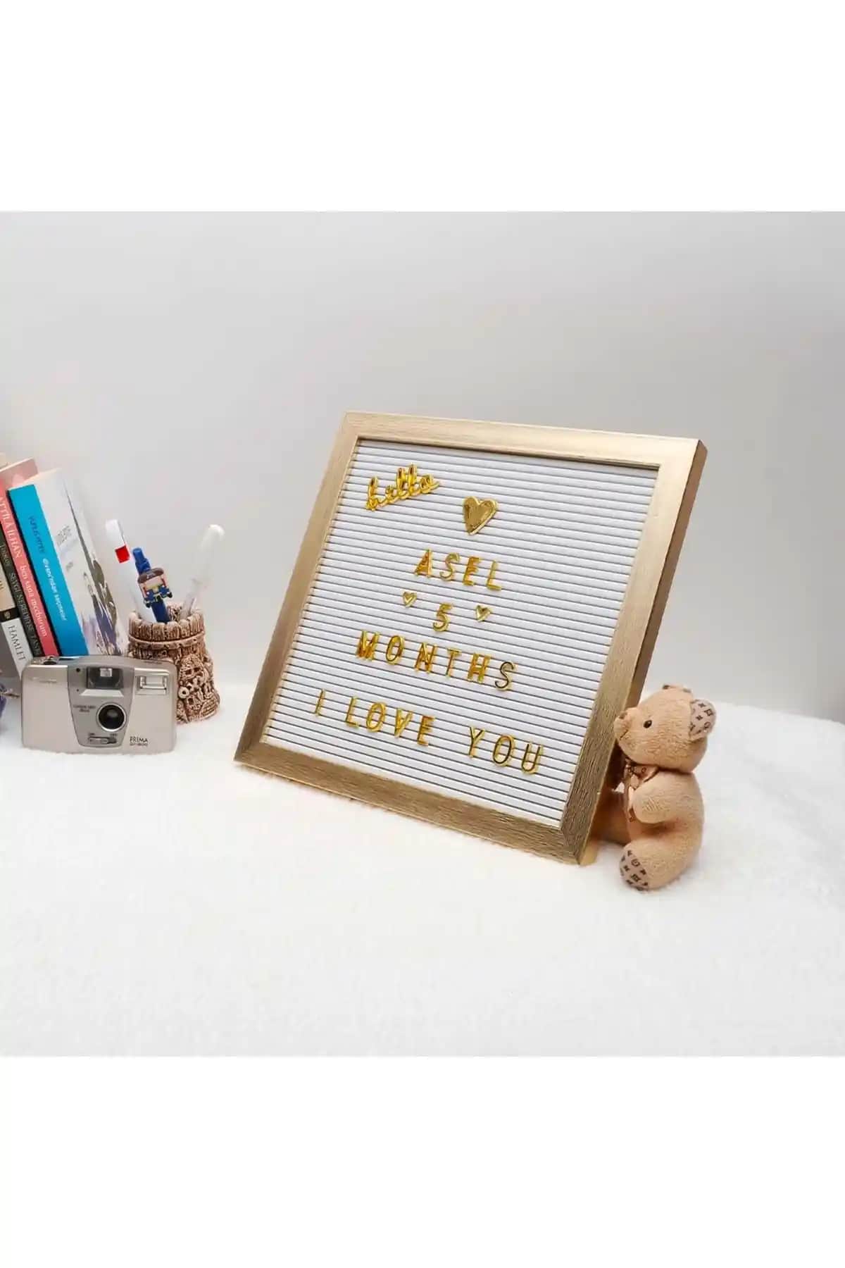 Gold Yazı Panosu ile Şıklık ve İşlevselliği Bir Arada Sunan Dekoratif Mesaj Tahtası