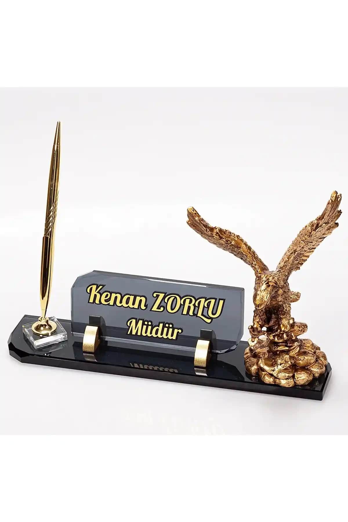 Kartal Biblolu Vina Kristal Masa İsimliği Ofis Dekorasyonunda Şıklık ve Fonksiyonellik Sağlar