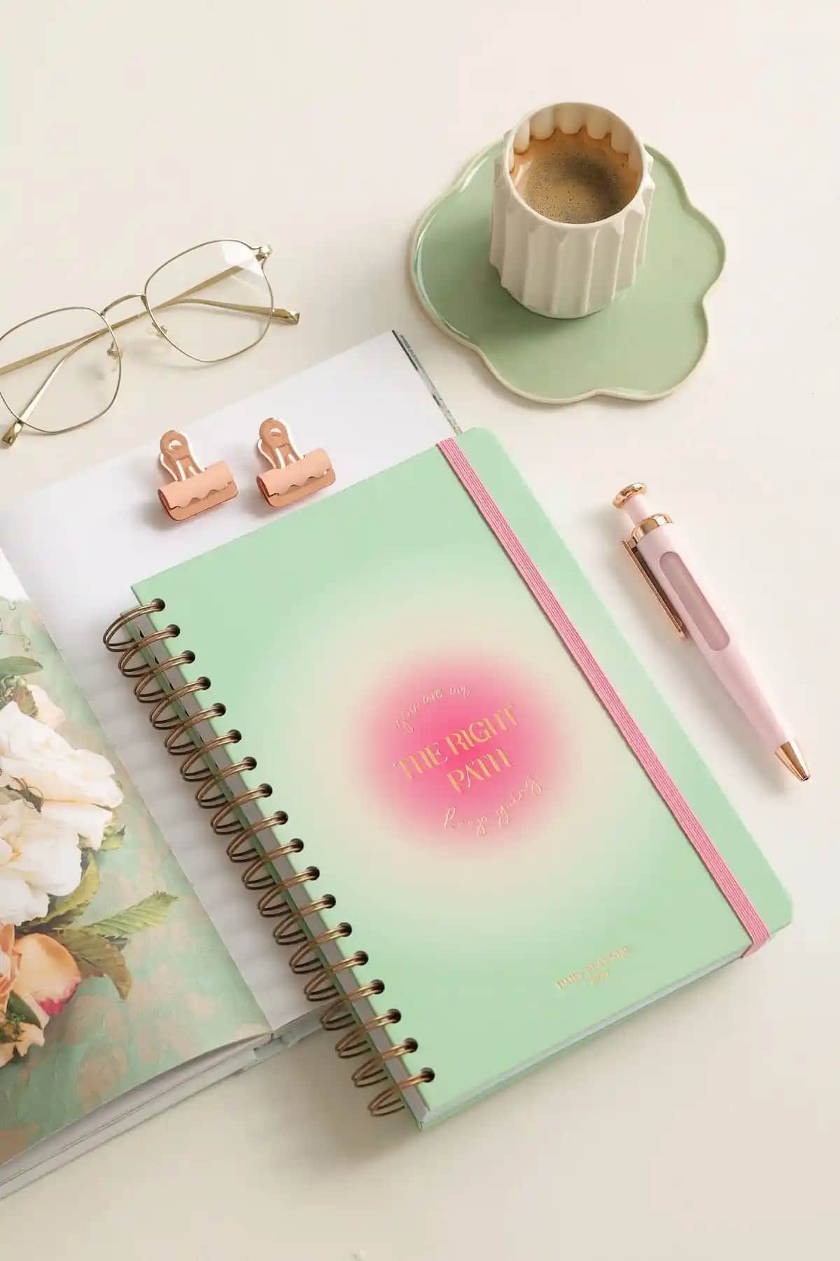 Matt Notebook 2025 Yılı İçin Tasarlanmış Şık ve Dayanıklı Günlük Ajanda