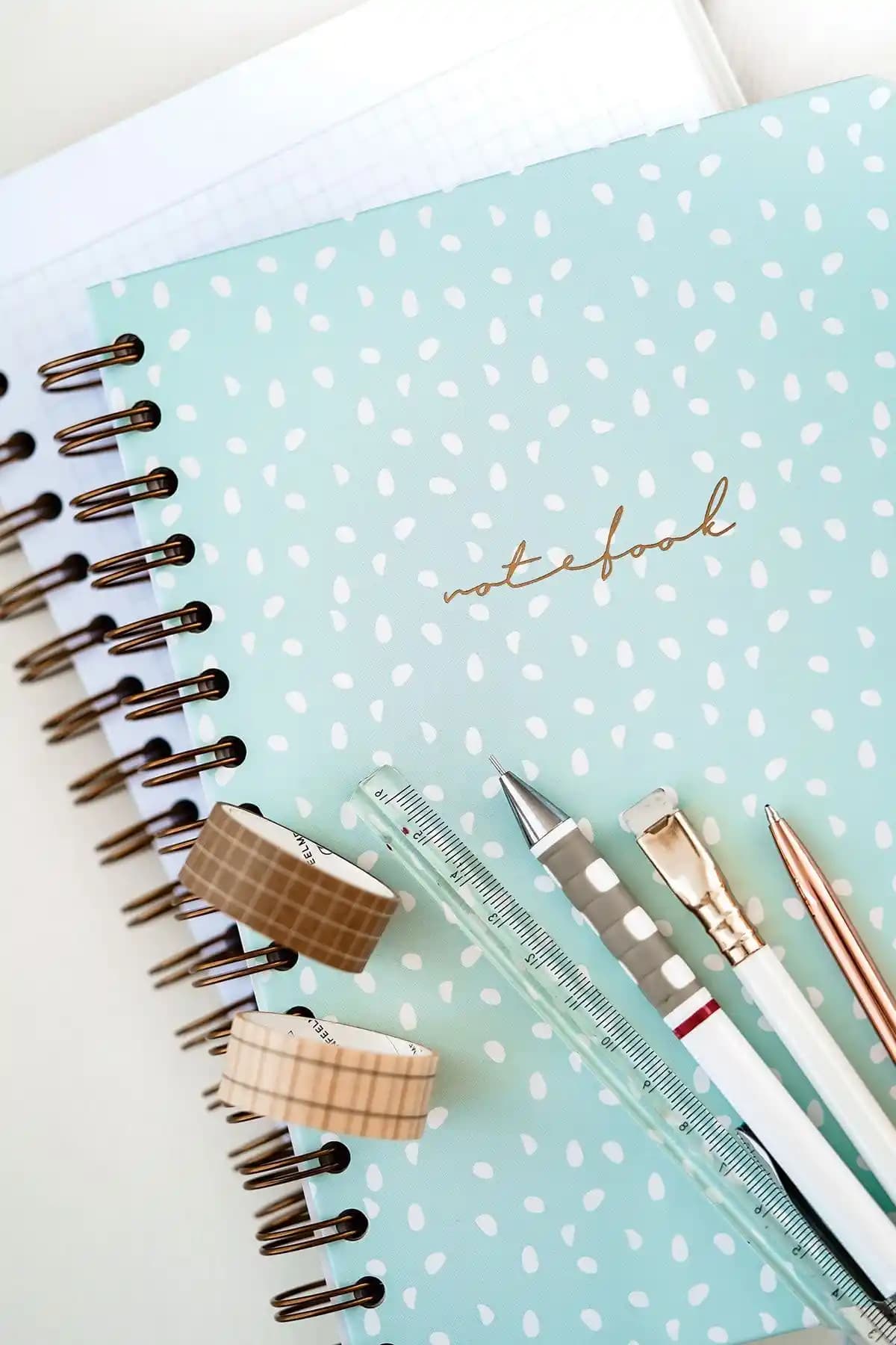 Matt Notebook A5 15x21 Cm Spiral Kareli Lastikli Not Defteri İşlevsel ve Estetik Tasarım