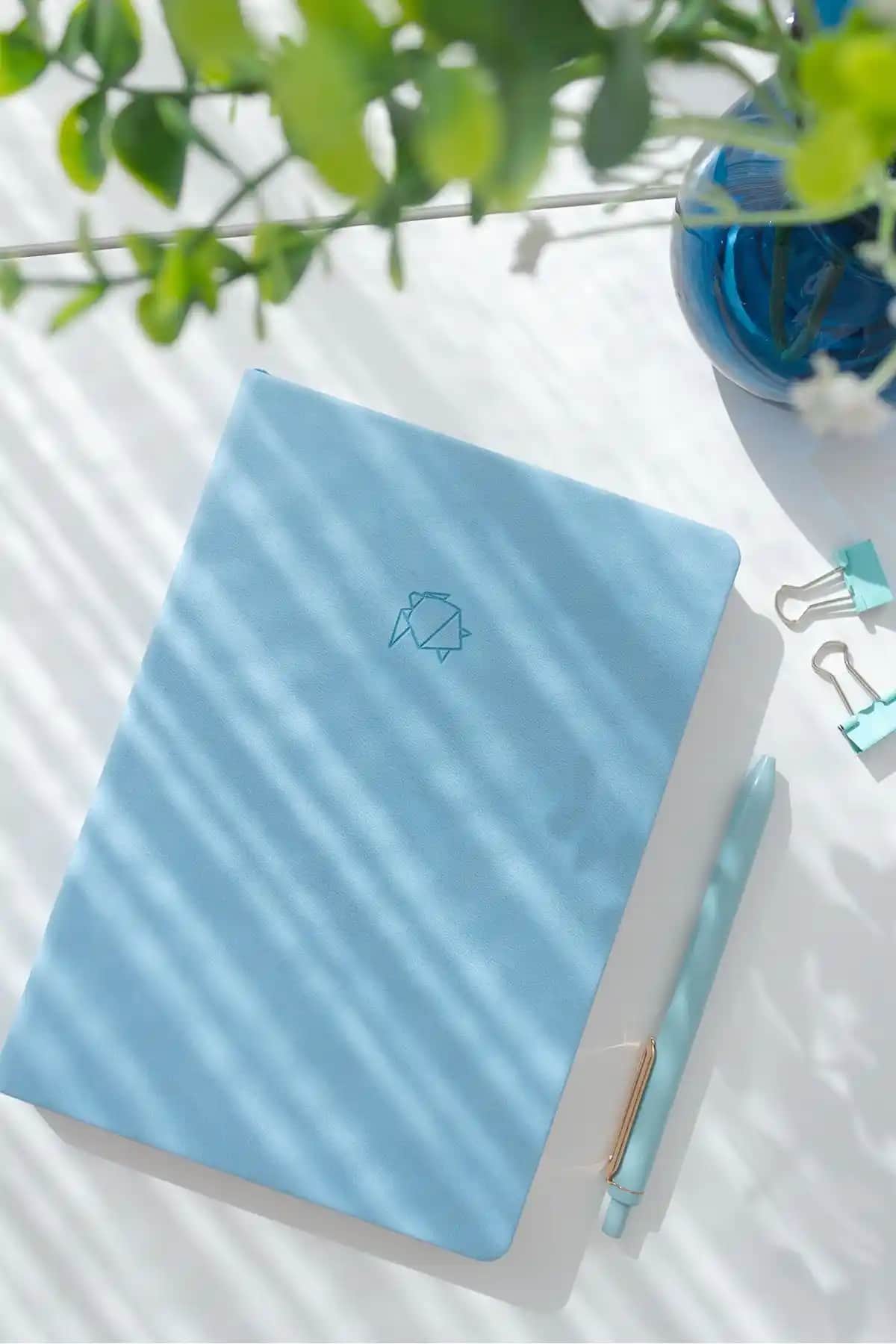 Matt Notebook A5 Noktalı Mavi Defter Şık ve Fonksiyonel Tasarımıyla Günlük Kullanım İçin Uygun