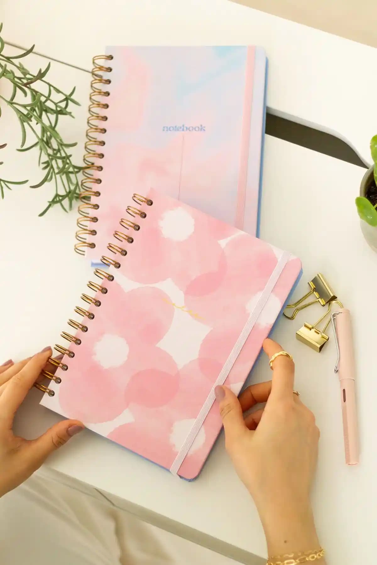 Matt Notebook A5: Yüksek Kaliteli ve Çok Yönlü Taşınabilir Not Defteri