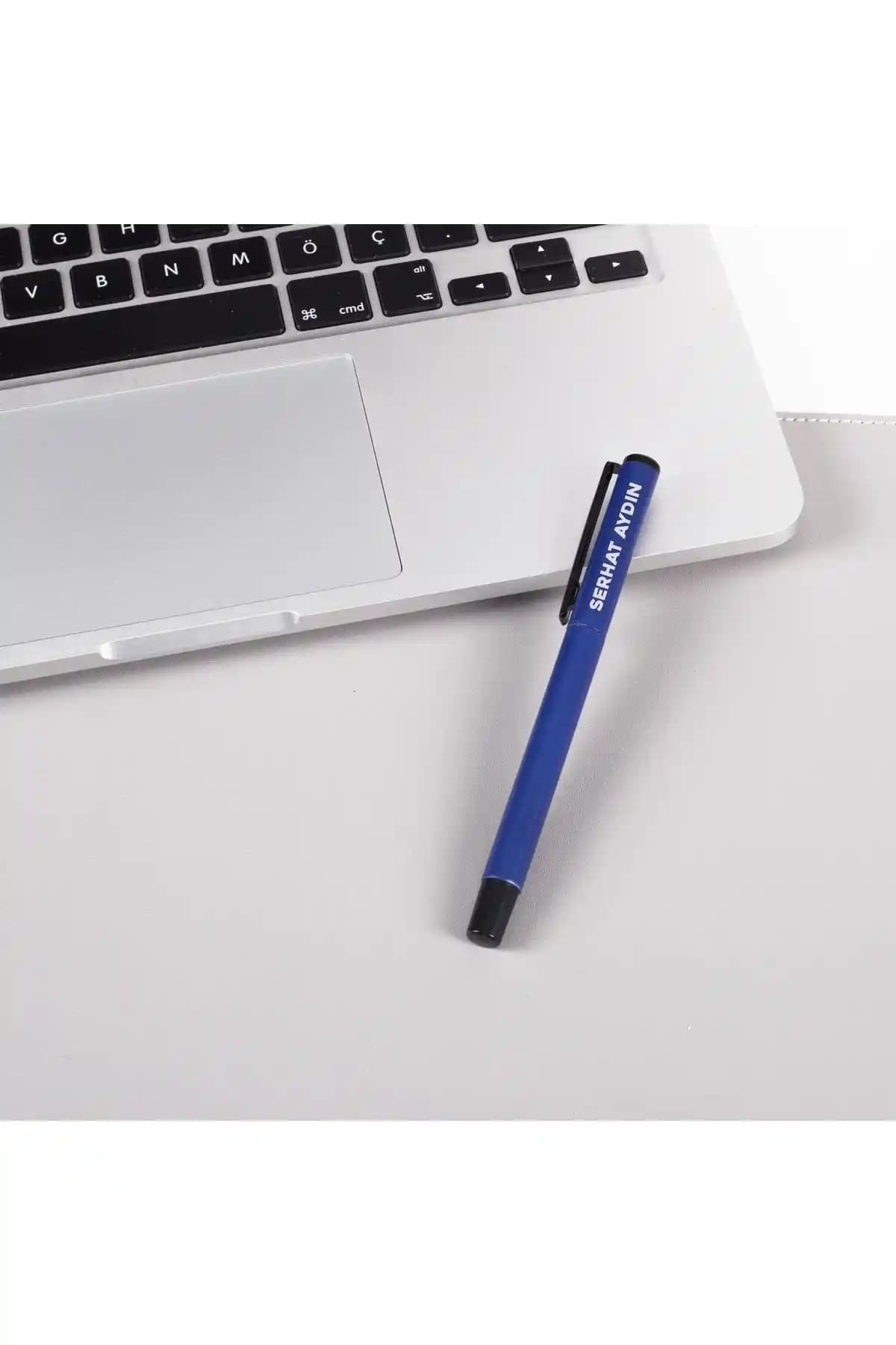 Ofistike Kişiye ve İsme Özel Lacivert Tükenmez Kalem Şıklık ve İşlevselliğin Birleşimi