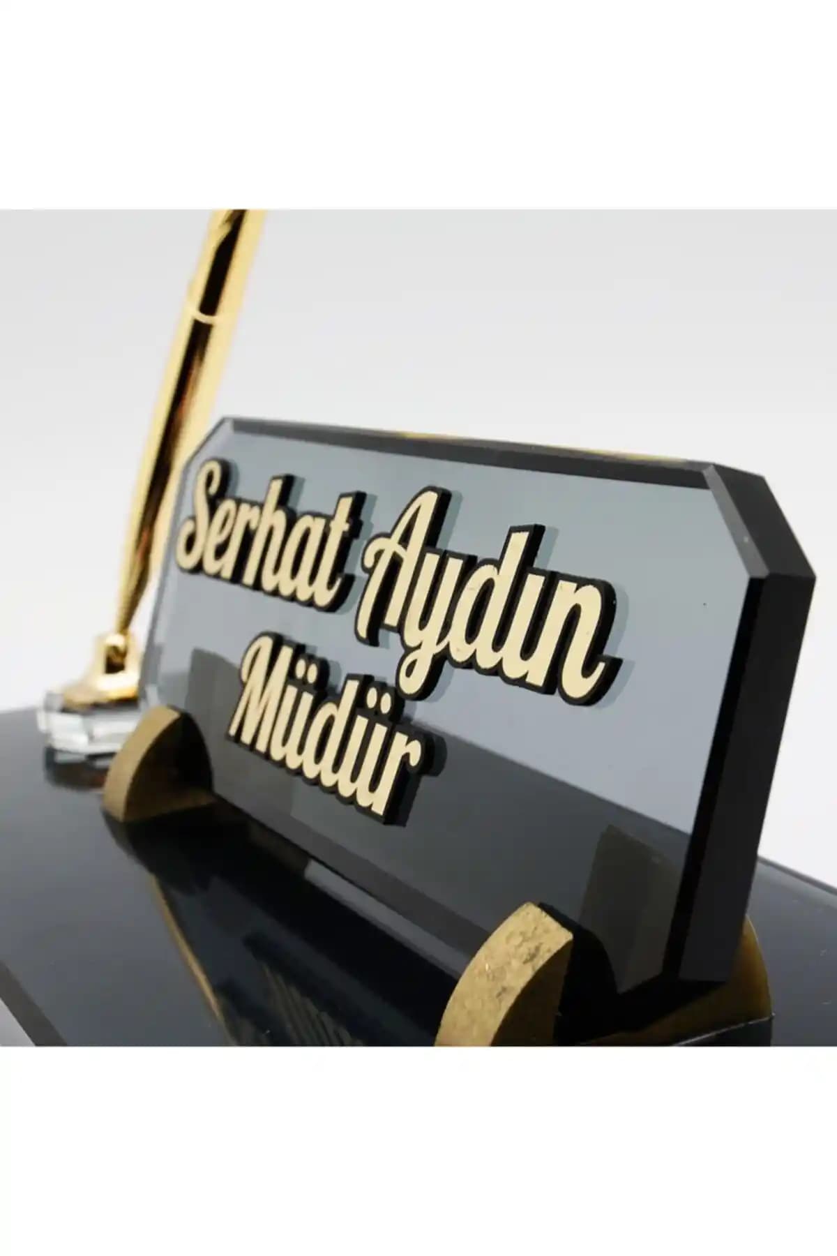 Ofistike Kristal Masa İsimliği Modern ve Şık Tasarımıyla Ofis ve Etkinlikler İçin Uygun