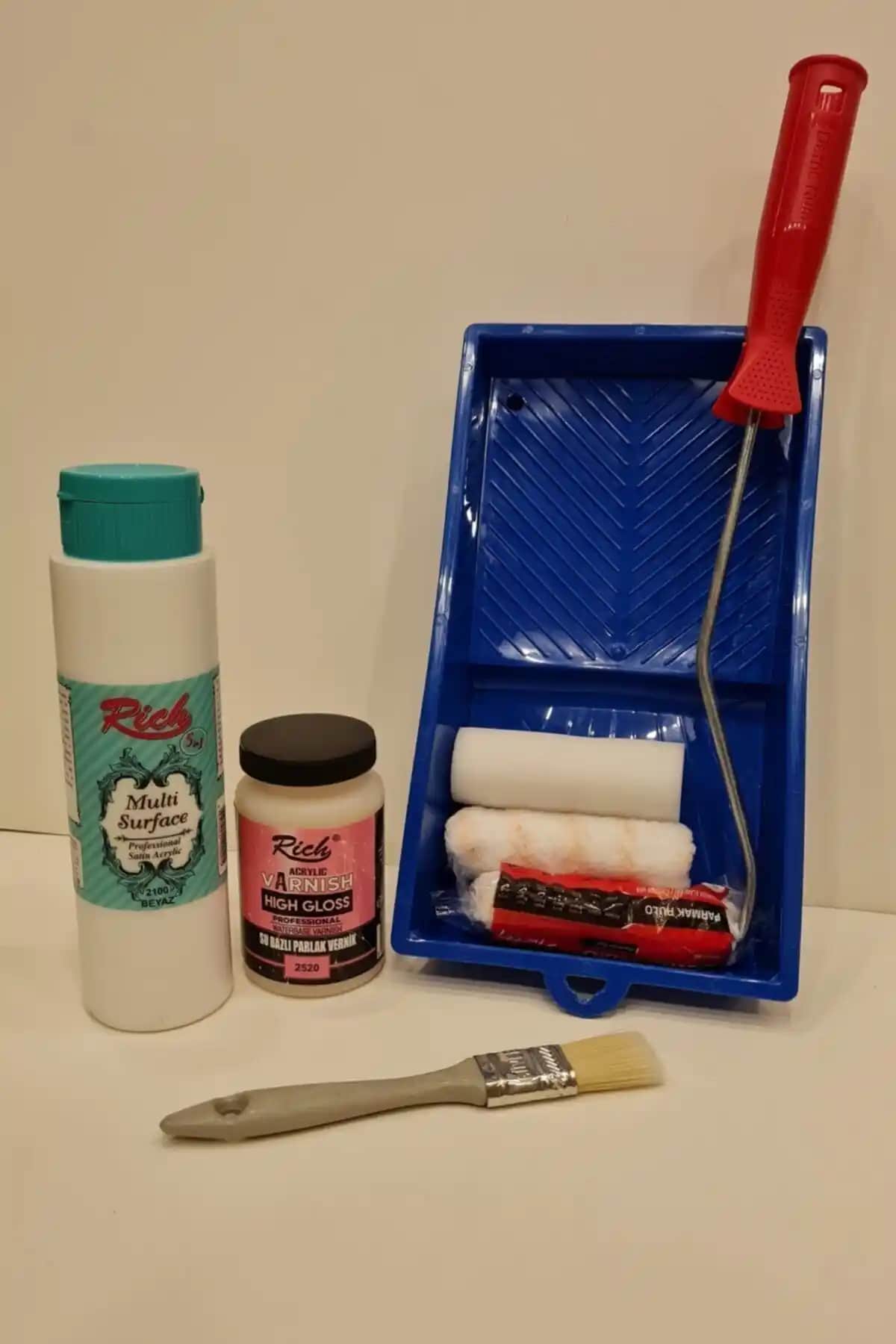 Rich Multi Surface Beyaz Dolap Boyama Seti: Çok Yüzeyli ve Kolay Uygulamalı Yenileme Çözümü