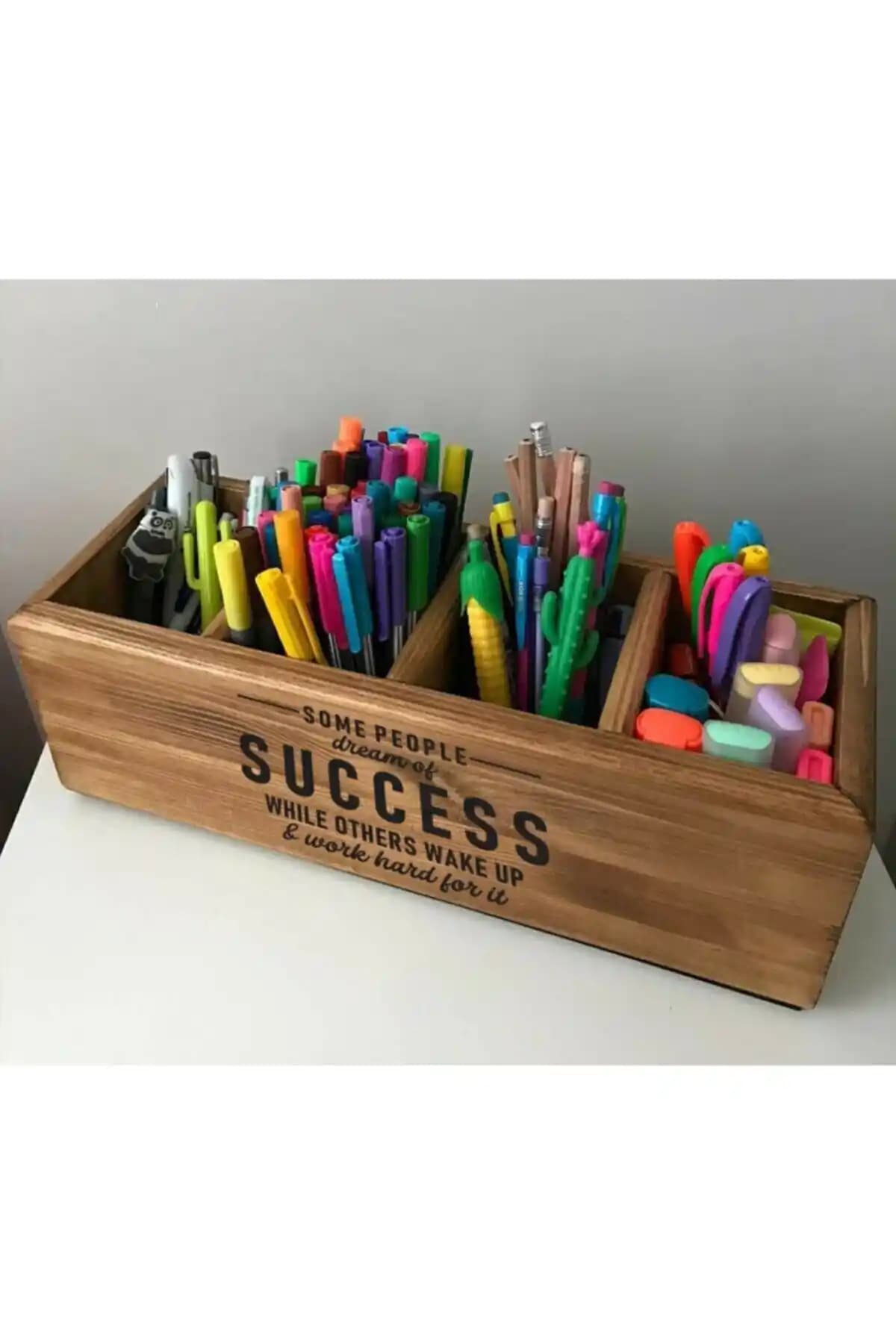 WoodRetro Ahşap Kalemlik Organizer: Şık ve Fonksiyonel Masa Düzenleme Çözümü