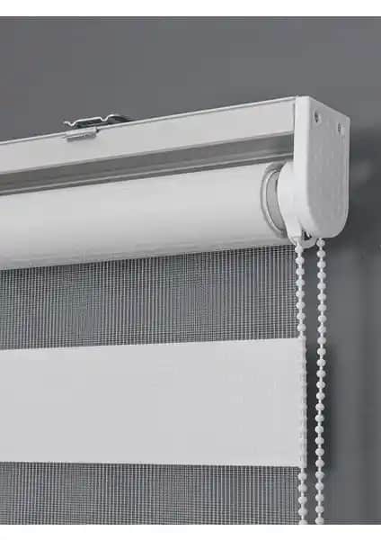 Modern ve Şık Beyaz Zebra Stor Perde ile Dekorasyonunuzu Yenileyin