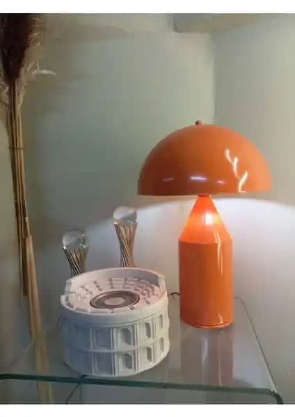 Modern ve Şık Masa Lambası: Ev ve Ofis Dekorasyonunda Zarif Bir Seçenek