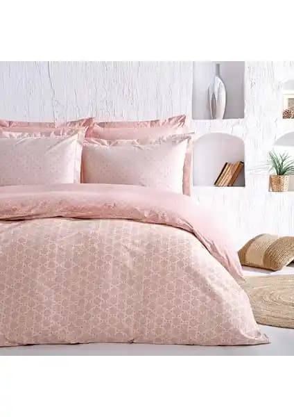 Puffy Naomi ve Yataş Bedding Andressa Çift Kişilik Nevresim Takımı Karşılaştırması