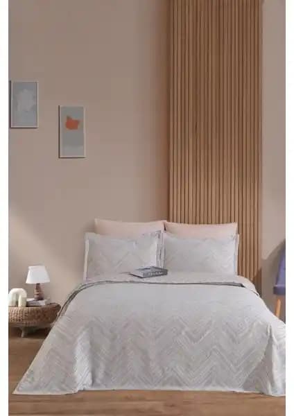 Elart Petra Keten Görünümlü Yatak Örtüsü ve English Home Pure Leaves Pike Karşılaştırması