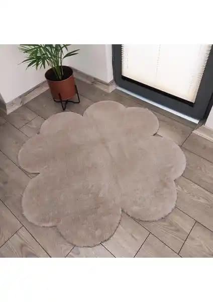 Lagom Life Vizon Yonca Peluş Halı ve Valery Home Peluş Post Daire Halı Karşılaştırması