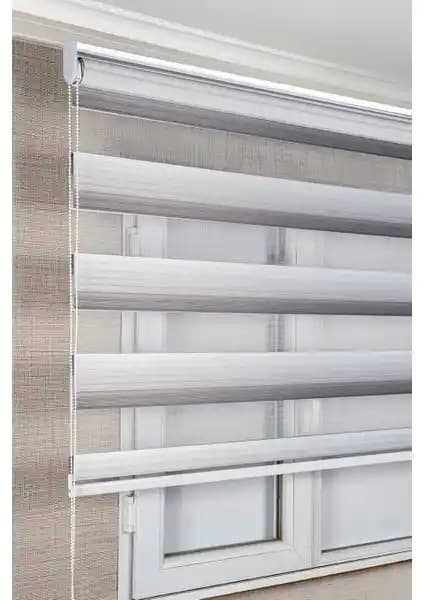 Stor Perdeler Karşılaştırması: Gri Degrade Zebra ve Düz Stor Perde Özellikleri ve Kullanıcı Yorumları