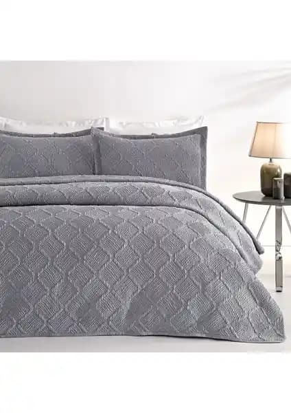 Yatak Örtüsü Seçiminde Puffy Julian ve Taç Glory Modellerinin Karşılaştırması