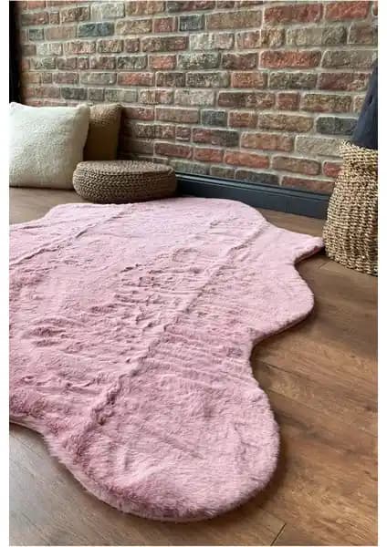 Yumuşak ve Yıkanabilir Peluş Halılar: Ev Dekorasyonunda Konfor ve Şıklık