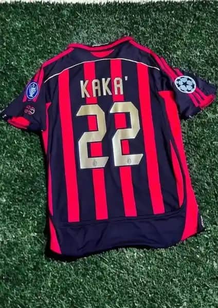 AC Milan 06/07 Kaka Forması Retro Tasarımı Spor Giyim ve Koleksiyon Ürünü